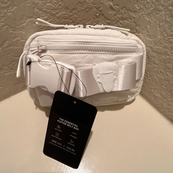 Fabletics Essential Puffer Belt Bag Beige Sporty Fanny Pack Winter Gym Athletic - Picture 2 of 8